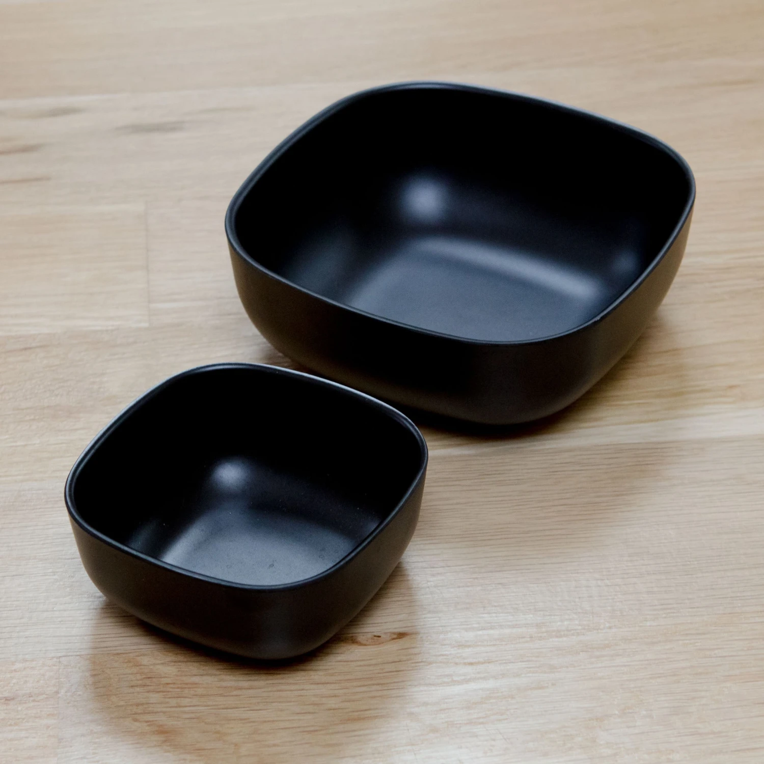 EKOBO Biobu Gusto Dog Bowl In Black (FINAL SALE) 3 EKOBO Biobu Gusto Dog Bowl In Black (FINAL SALE) - Image 3