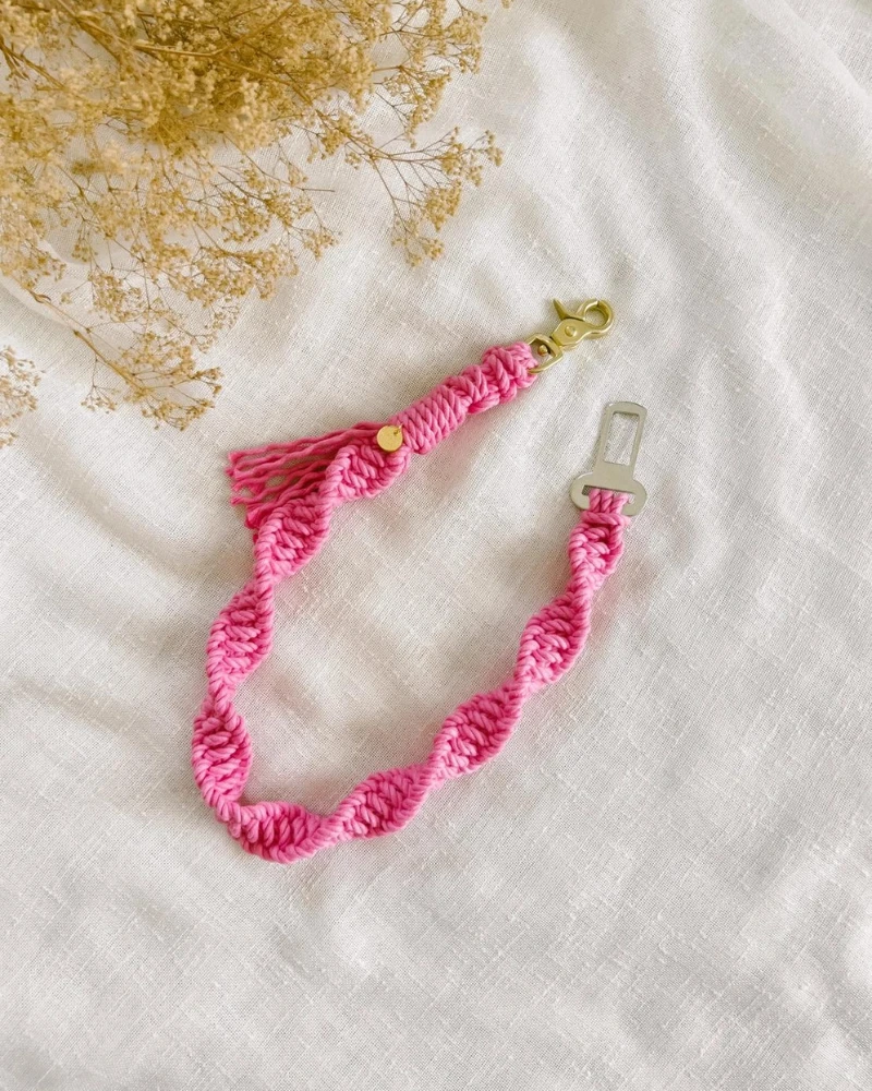 EMBER & IVORY Macrame Seat Belt Dog Restraint In Hot Pink (Made In The USA) 3 EMBER & IVORY Macrame Seat Belt Dog Restraint In Hot Pink (Made In The USA) - Image 3
