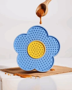 HEALTHY HOUND Coming Up Daisies Suction Cup Lick Mat For Cats + Dogs
