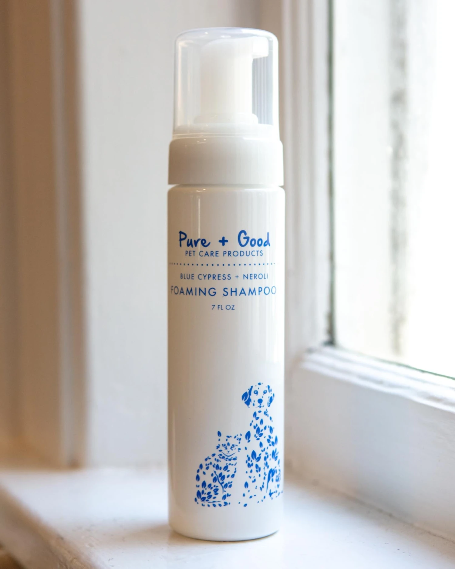 Pure + Good Blue Cypress & Neroli Foaming Shampoo For Dogs & Cat 1 Pure + Good Blue Cypress & Neroli Foaming Shampoo For Dogs & Cat