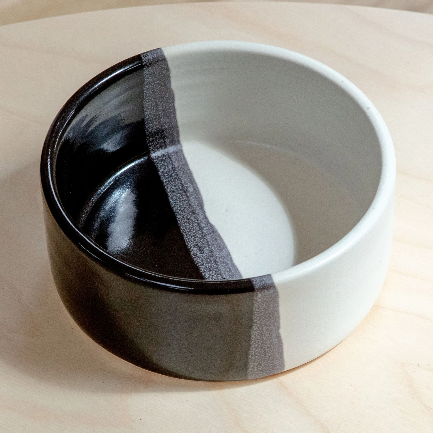 STYLE UNION HOME Otto Pet Bowl In Noir & Blanc (Made In The USA) 5 STYLE UNION HOME Otto Pet Bowl In Noir & Blanc (Made In The USA) - Image 5