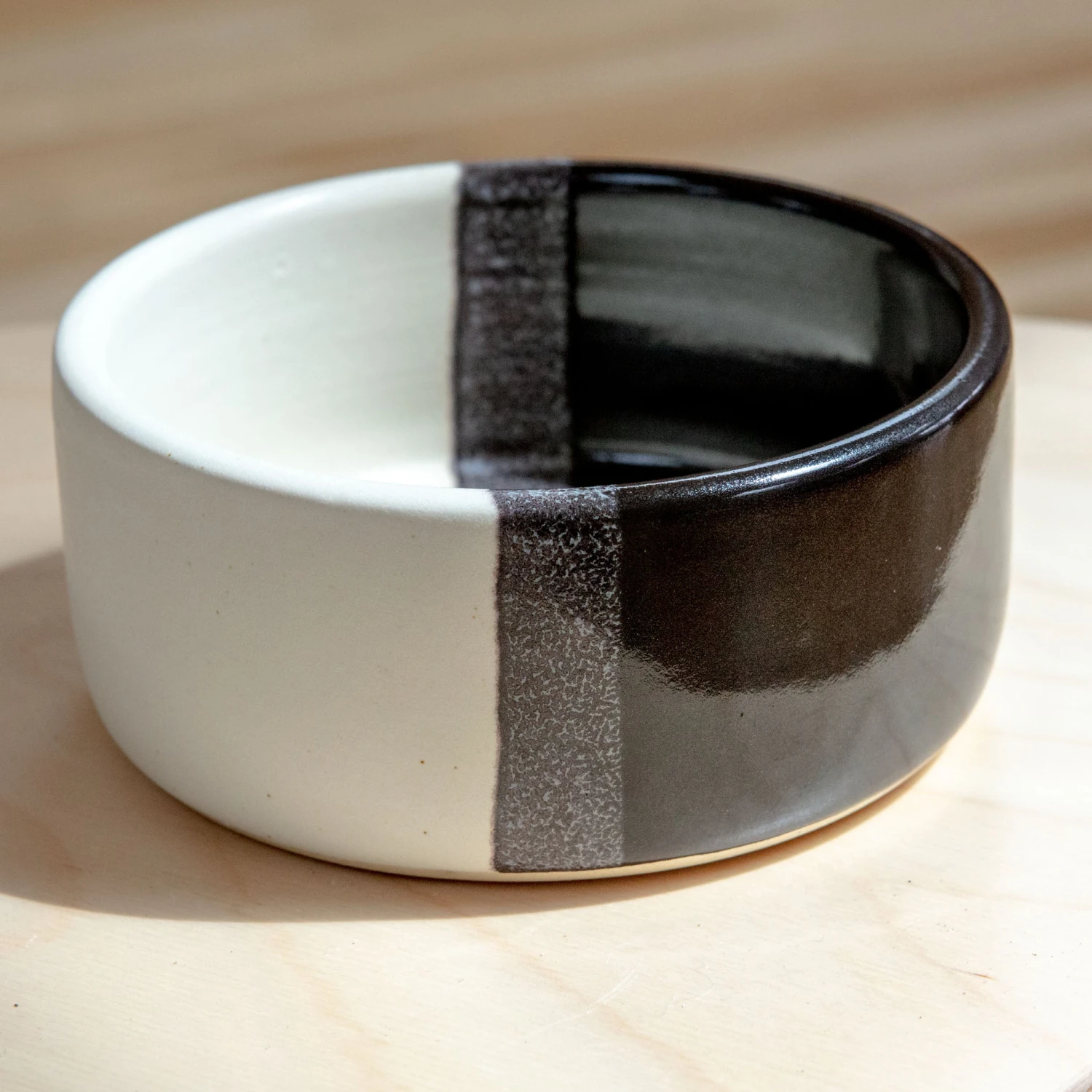 STYLE UNION HOME Otto Pet Bowl In Noir & Blanc (Made In The USA) 3 STYLE UNION HOME Otto Pet Bowl In Noir & Blanc (Made In The USA) - Image 3