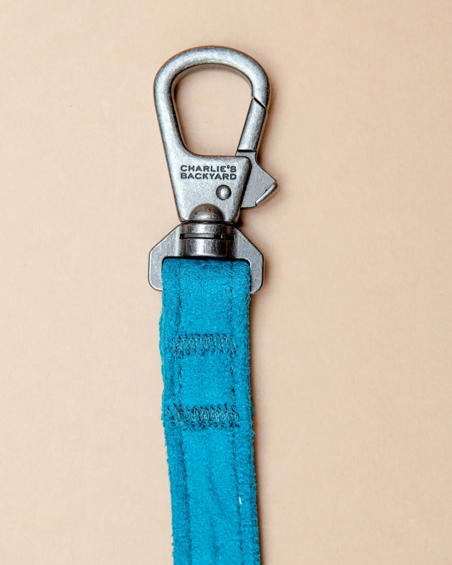 CHARLIE'S BACKYARD Adjustable Easy Dog Leash In Teal 4 CHARLIE'S BACKYARD Adjustable Easy Dog Leash In Teal - Image 4