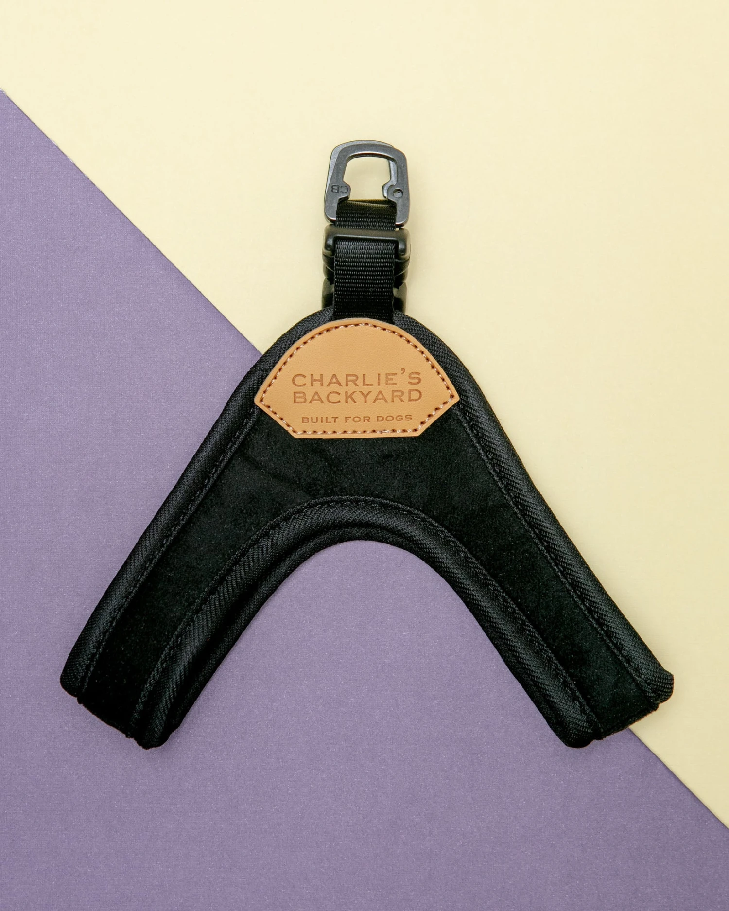 CHARLIE'S BACKYARD Buckle Up Easy Dog Harness In Black 1 CHARLIE'S BACKYARD Buckle Up Easy Dog Harness In Black