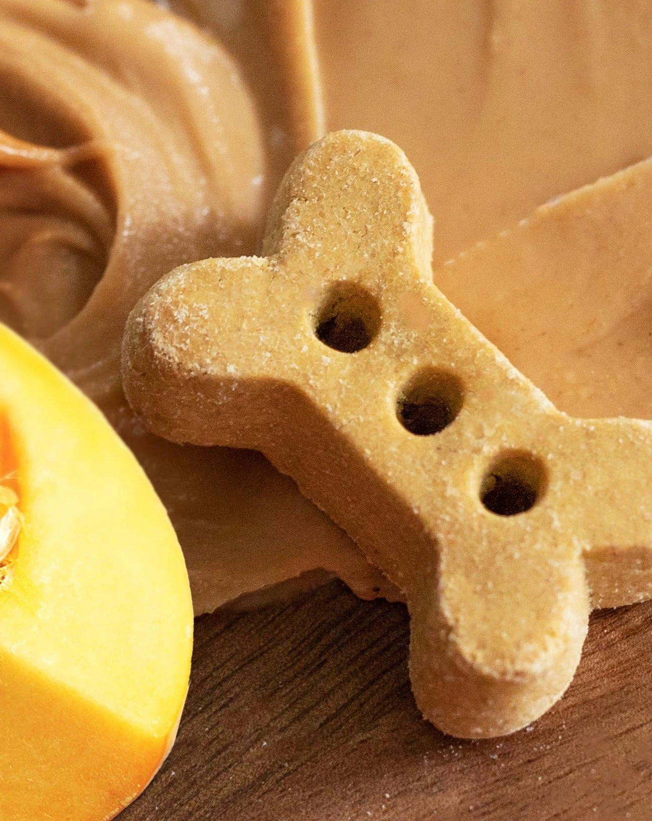 FINLEY'S BARKERY Peanut Butter & Pumpkin Crunchy Dog Biscuits 2 FINLEY'S BARKERY Peanut Butter & Pumpkin Crunchy Dog Biscuits - Image 2